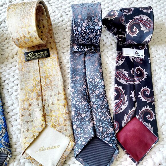 LAST CHANCE- Giorgio Armani & other Vintage / Current Silk Wool Ties - Picture 5 of 5